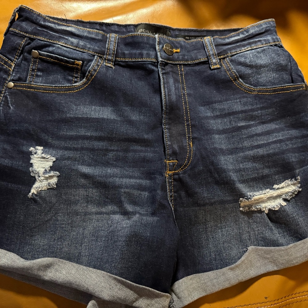 BNWOT Kendall & Kylie Blue Jean Shorts Distressed - size 11/30